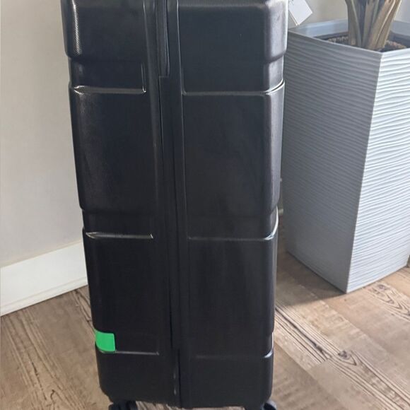 DELSEY PARIS X United Colors of Benetton
Delsey Now 27" Upright Spinner - Picture 16 of 16